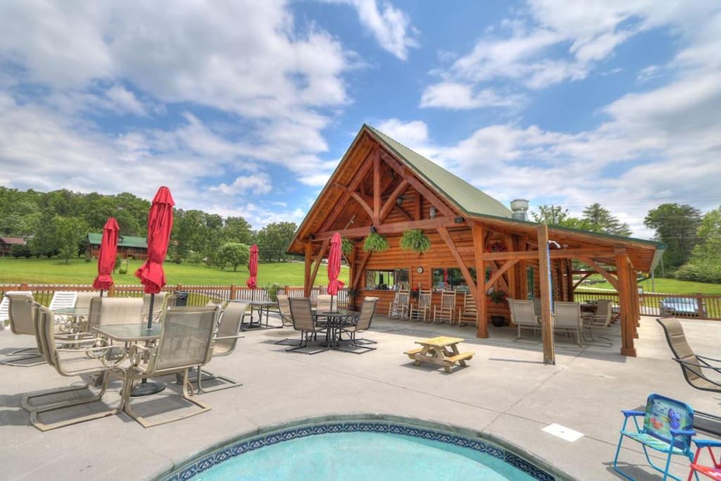 Private Smoky Mountain Luxury Log Home With 2 Fireplaces, Hot Tub & Community Pool Севьервилл Экстерьер фото