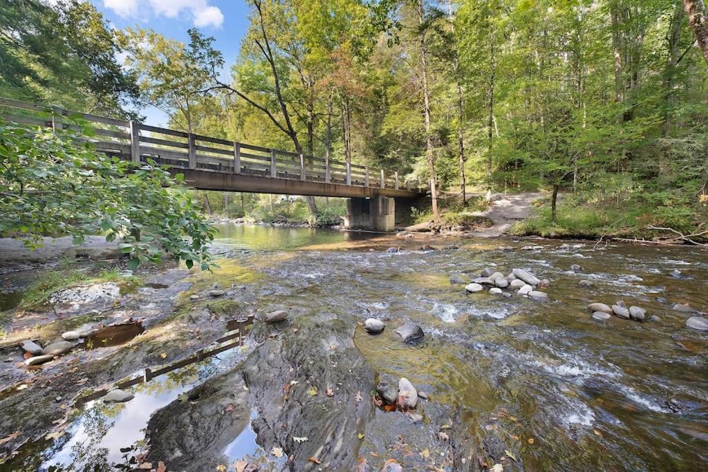 Private Smoky Mountain Luxury Log Home With 2 Fireplaces, Hot Tub & Community Pool Севьервилл Экстерьер фото